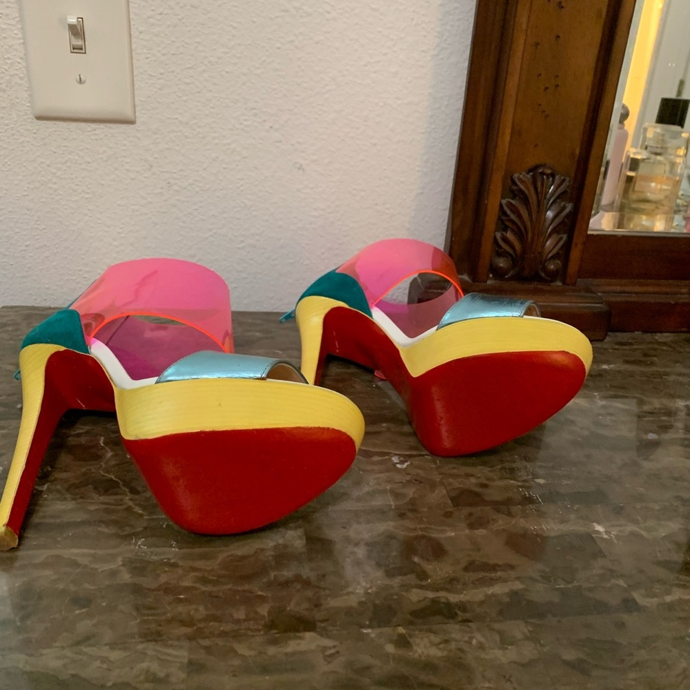 Christian Louboutin Dufoura Suede Platform - Picture 5 of 5